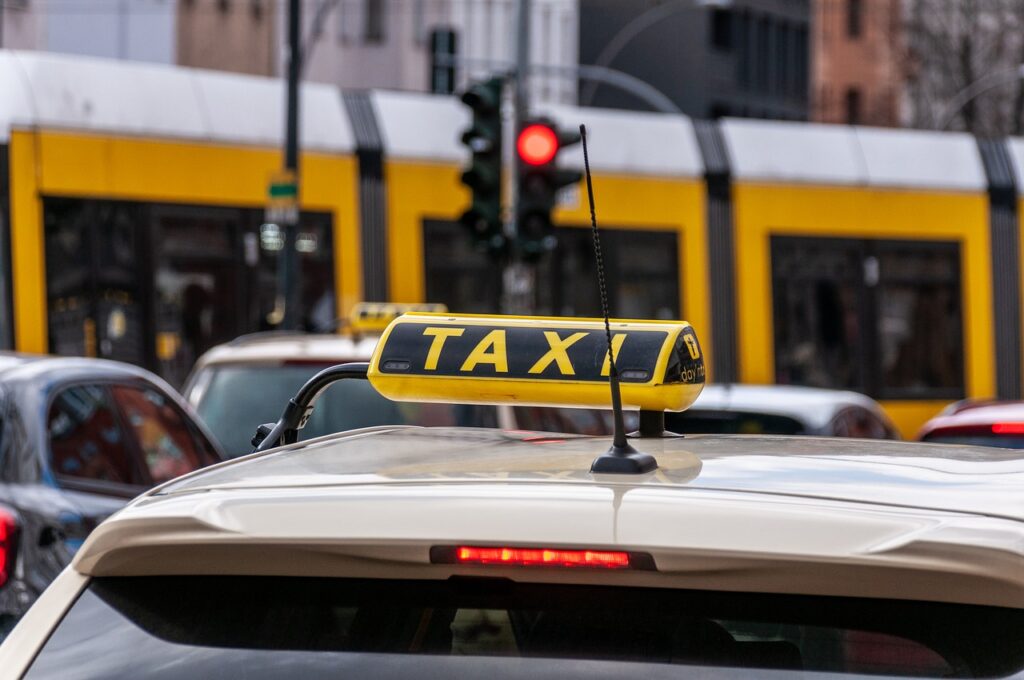 taxi, city, transport-7856666.jpg